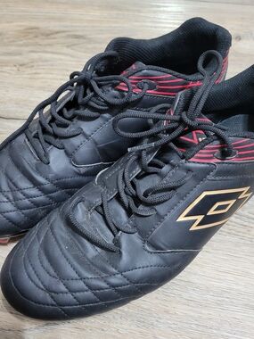 Lotto Unisex Black Athletic Soccer Shoes with Gold Logo and Red Trim 10M 11W